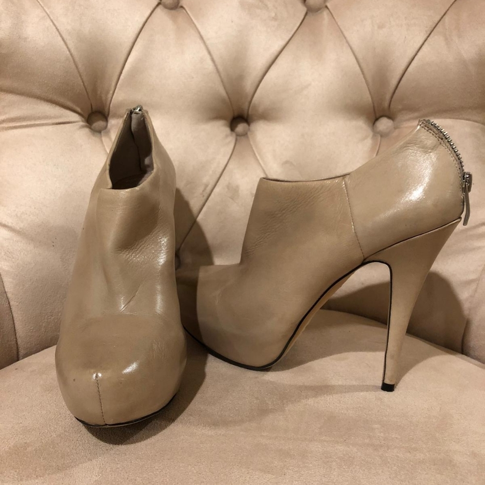 Vince Camuto Heel